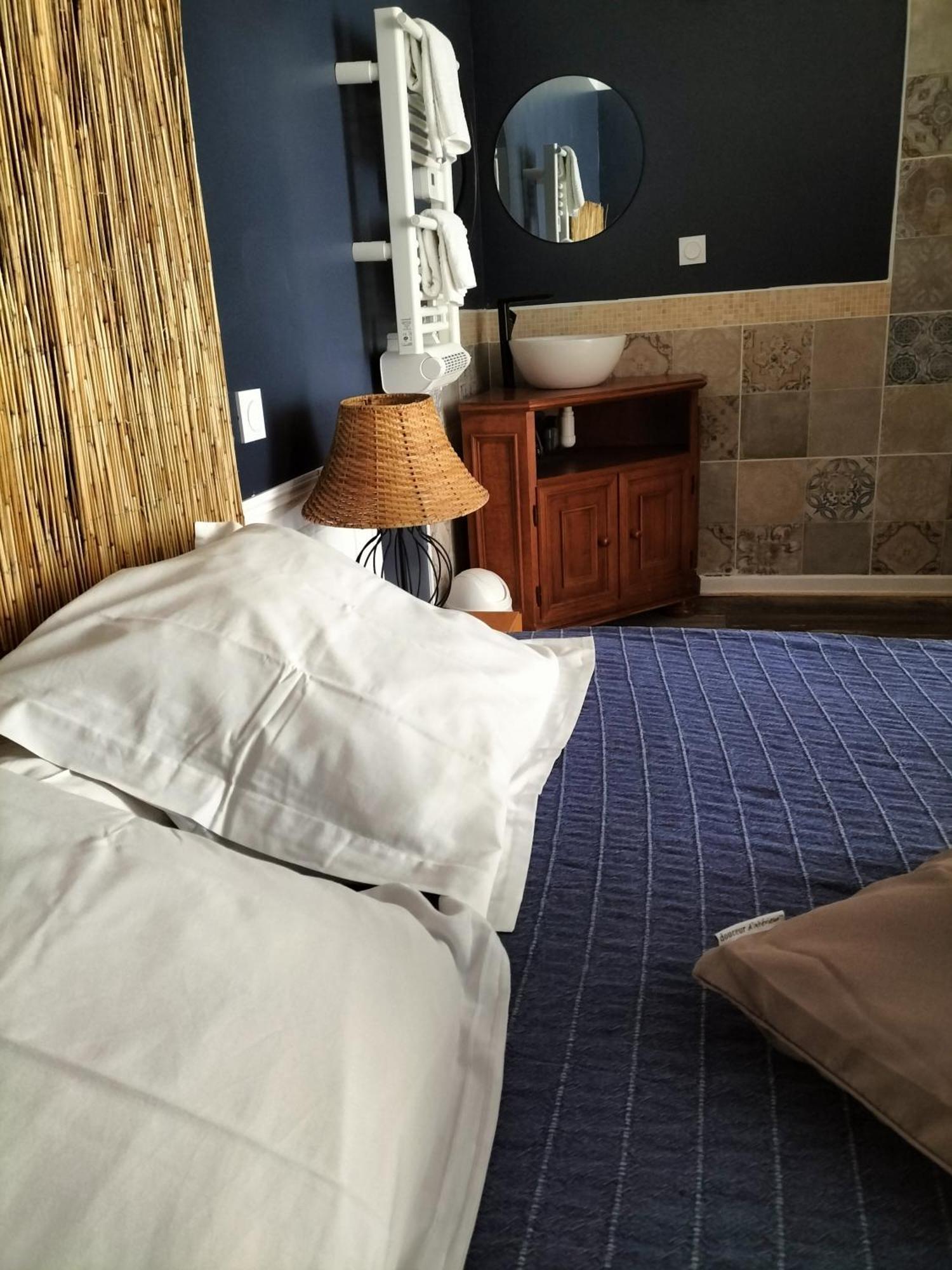 Les 2 Tours Hotel Chenay  Eksteriør billede