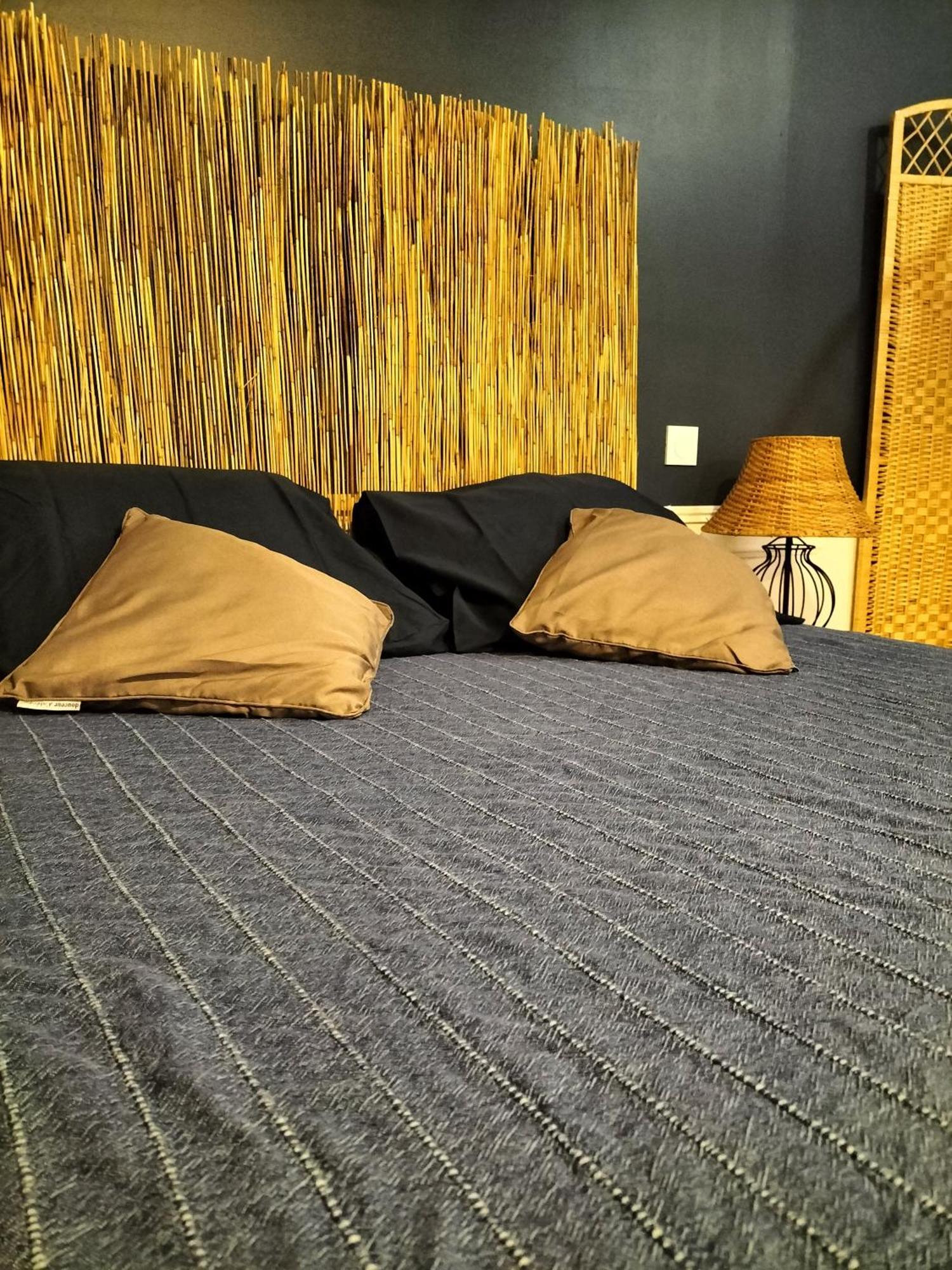 Les 2 Tours Hotel Chenay  Eksteriør billede